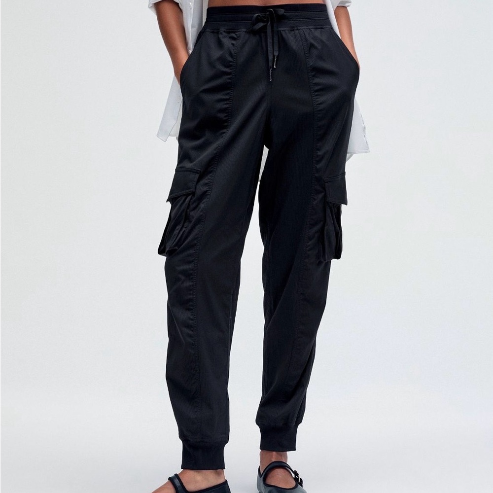 Lululemon Relaxed Fit Black Dance Studio Cargo Joggers S - Picture 4 of 13